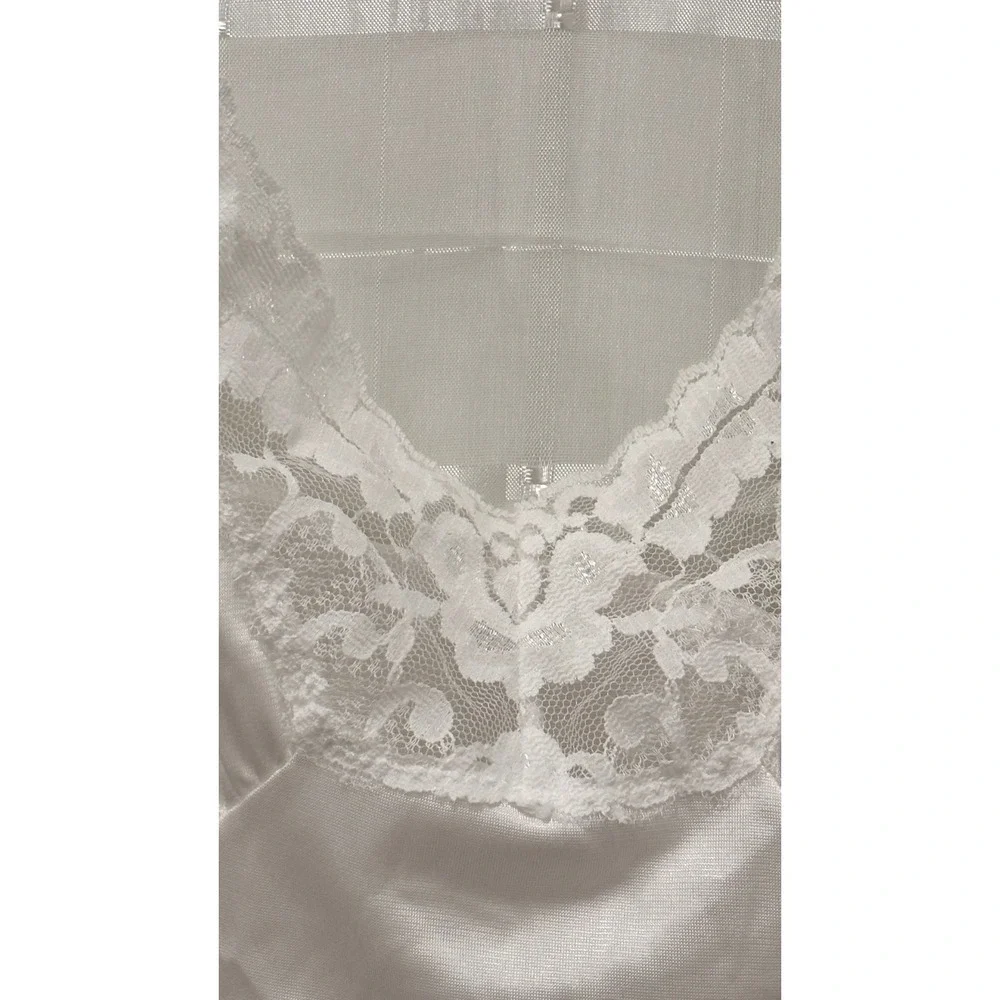 Vassarette White Nylon Full Slip Lace Trim Adjustable Strap Style 10-805 Size 28